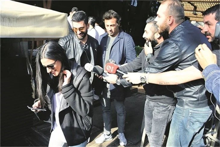 Arda Turan ve sevgilisi Aslıhan Doğan galibiyeti kutladı