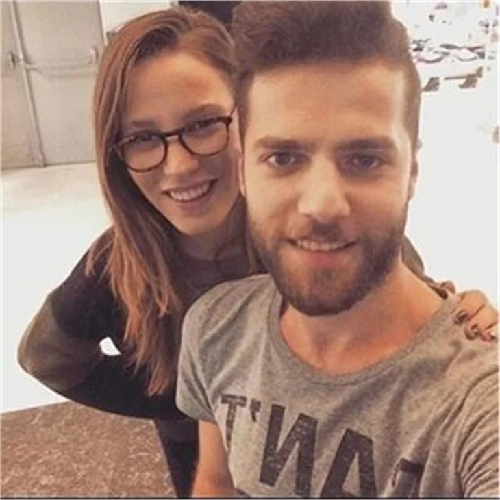 Serenay Sarıkaya'dan hayranlarına özel poz