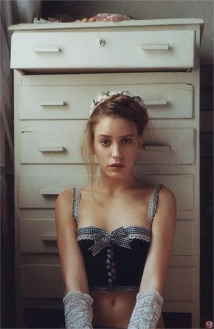 Serenay Sarıkaya'dan hayranlarına özel poz