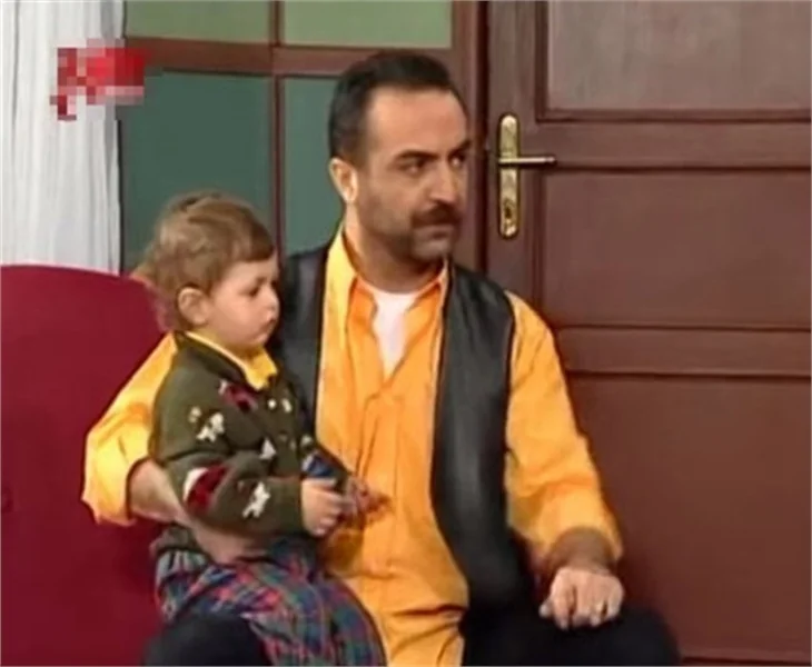 Bir Demet Tiyatro'dan Jr. Mükremin'in son hali!