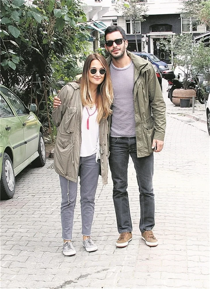 Barış Arduç ile Gupse Özay dudak dudağa