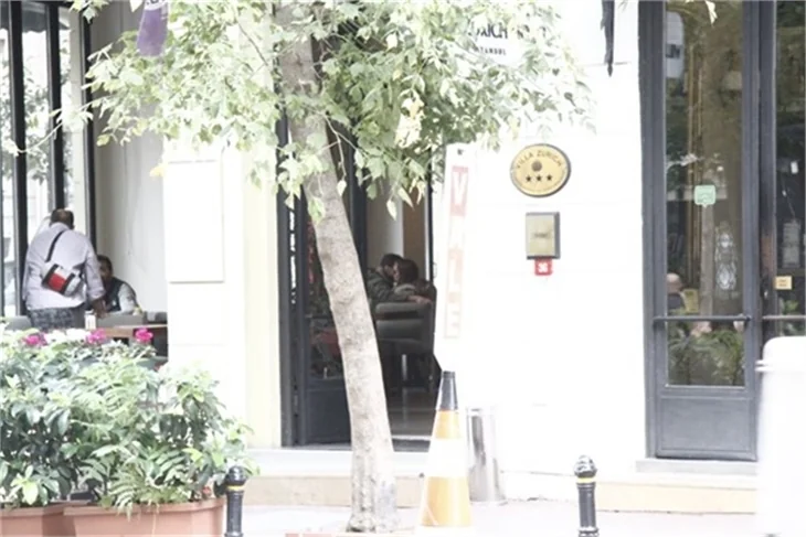 Barış Arduç ile Gupse Özay dudak dudağa