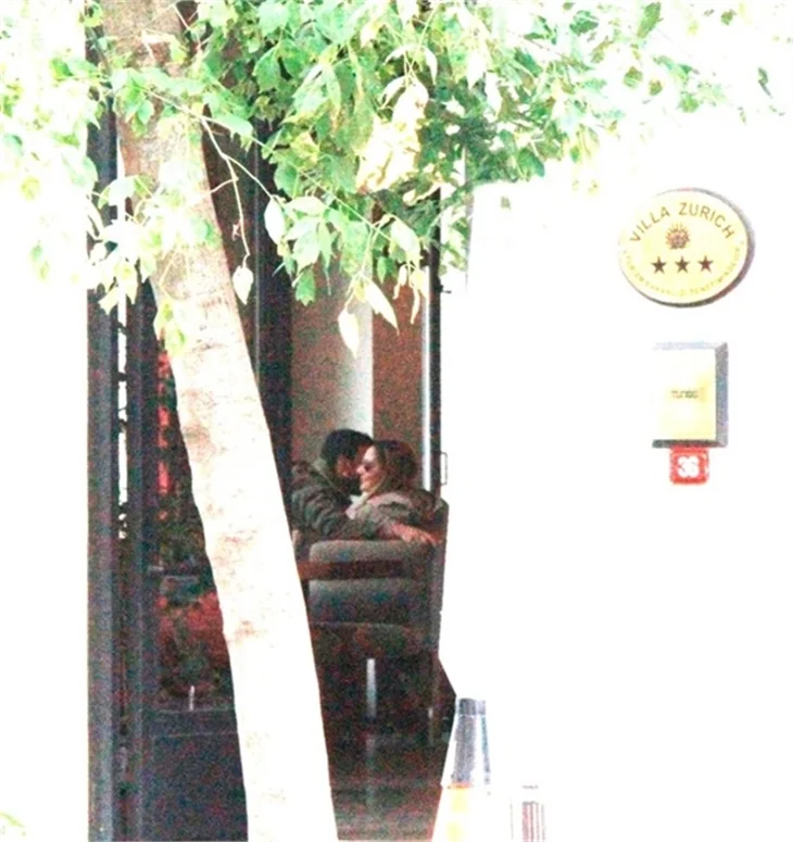 Barış Arduç ile Gupse Özay dudak dudağa