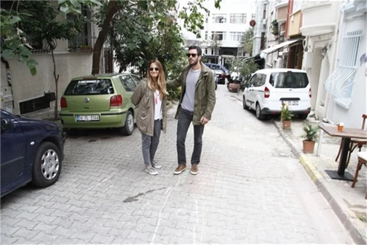 Barış Arduç ile Gupse Özay dudak dudağa