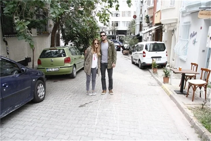 Barış Arduç ile Gupse Özay dudak dudağa