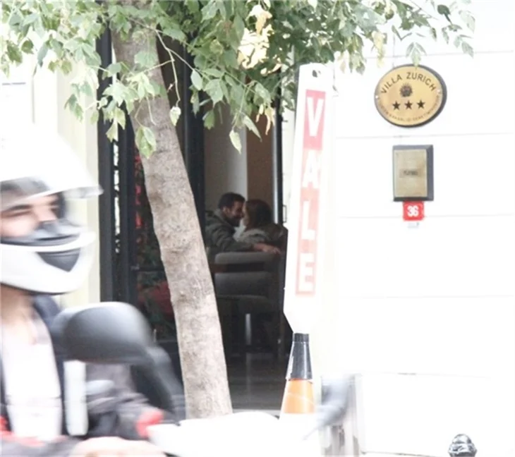 Barış Arduç ile Gupse Özay dudak dudağa