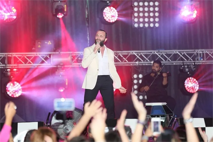 Demet Akalın, Bostancı Gösteri Merkezi'ni salladı!