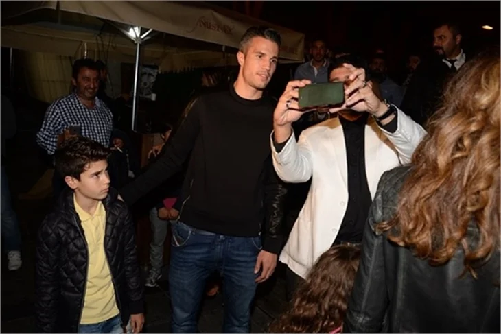 Robin Van Persie ile selfie yarışı!