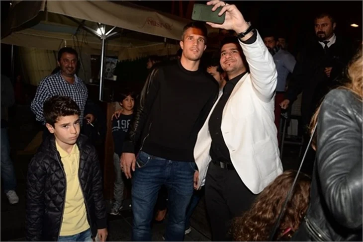 Robin Van Persie ile selfie yarışı!