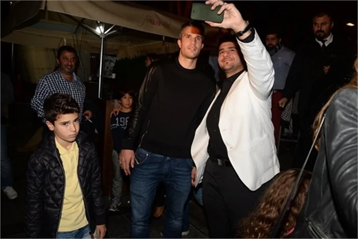 Robin Van Persie ile selfie yarışı!
