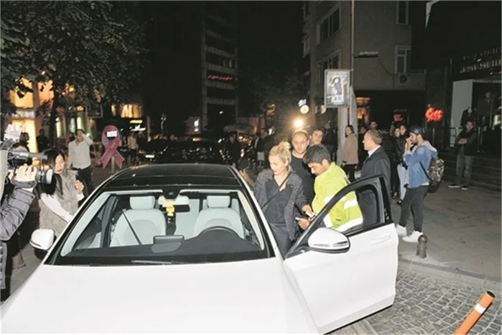 Ece Erken çıldırdı: Peşimden gelme!