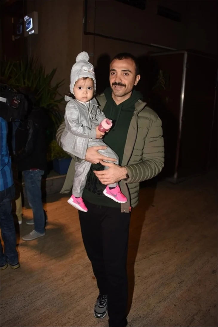 Demet Akalın ve eşi Okan Kurt'un maç gecesi