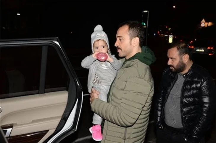 Demet Akalın ve eşi Okan Kurt'un maç gecesi