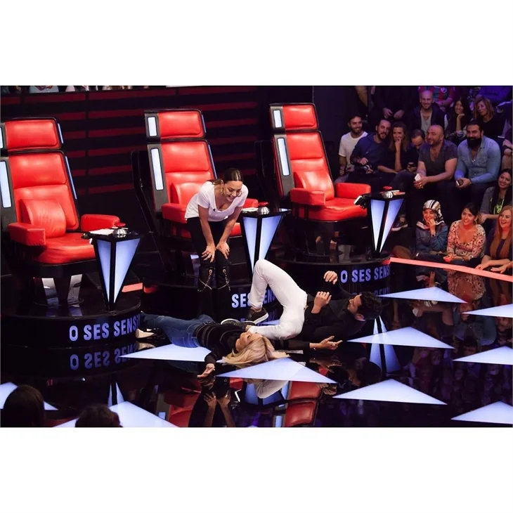 Hadise aşk sessizliğini ‘Boz’du