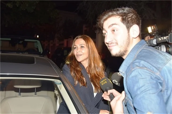Hülya Avşar'dan gecikmeli kutlama!