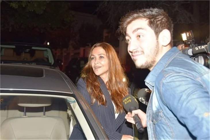 Hülya Avşar'dan gecikmeli kutlama!