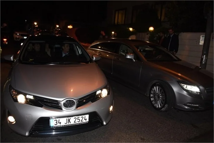 Hülya Avşar'dan gecikmeli kutlama!