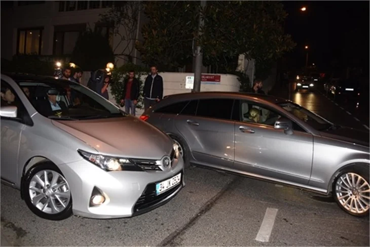 Hülya Avşar'dan gecikmeli kutlama!