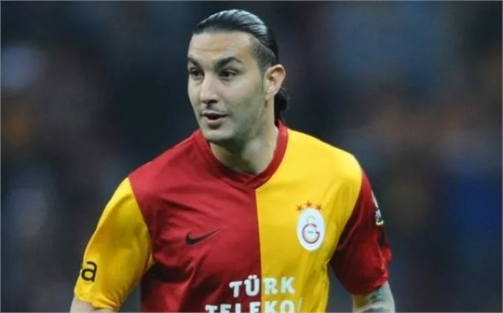 Necati Ateş'in esmer güzeli!