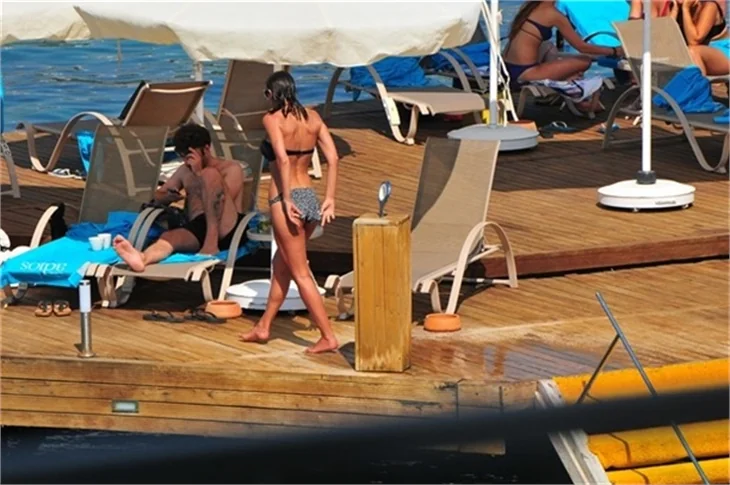 Mutluluktan uçuyor!