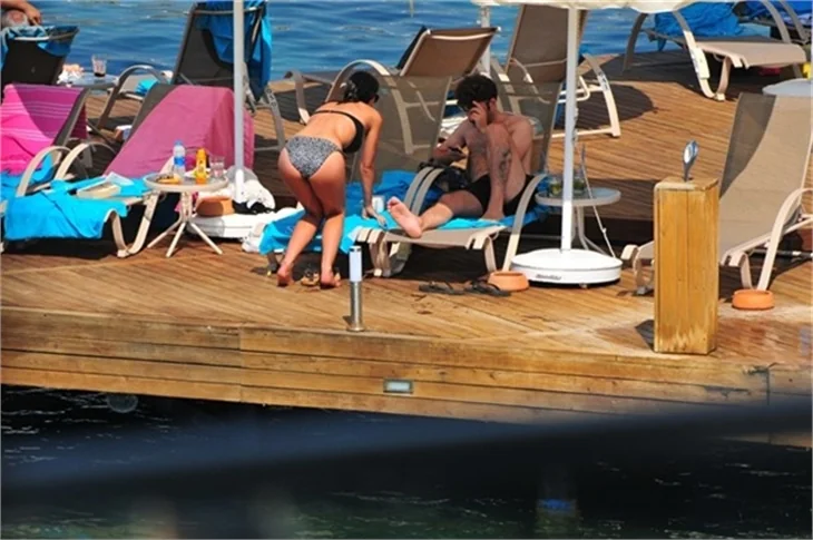 Mutluluktan uçuyor!
