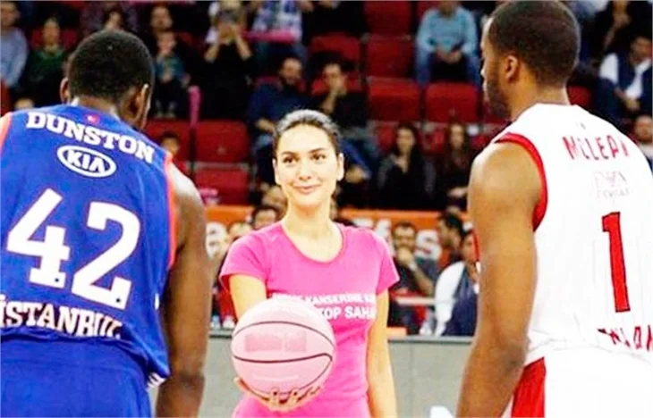 Bergüzar Korel'den hava atışı!