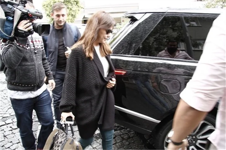 Ebru Gündeş'ten kafa karıştıran avukat ziyareti