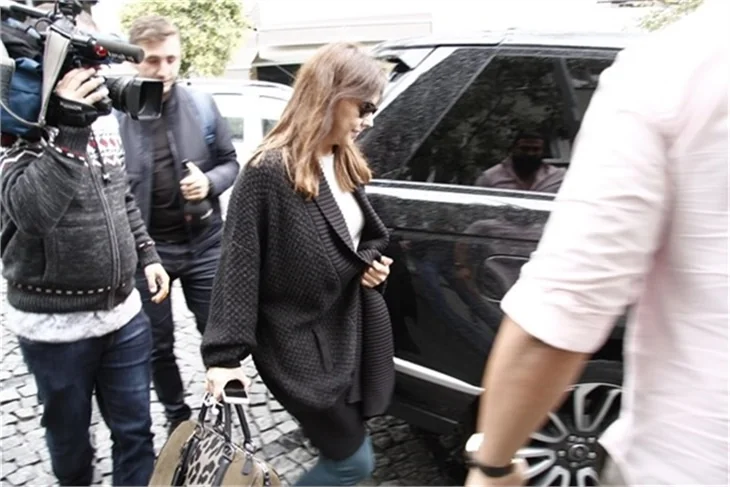 Ebru Gündeş'ten kafa karıştıran avukat ziyareti