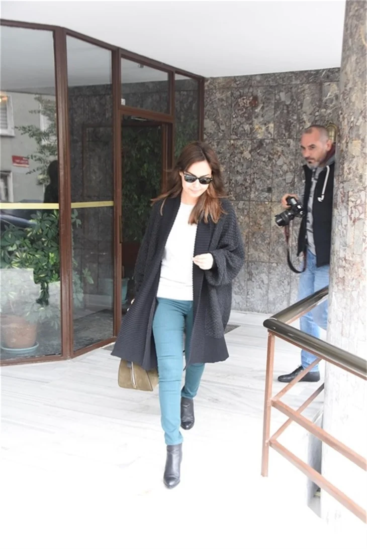 Ebru Gündeş'ten kafa karıştıran avukat ziyareti