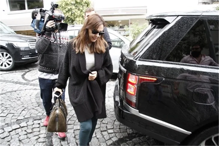 Ebru Gündeş'ten kafa karıştıran avukat ziyareti