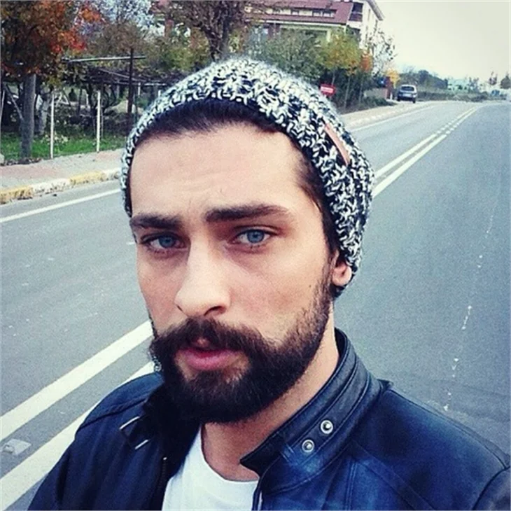 Onur Tuna: Yakışıklı değil de...