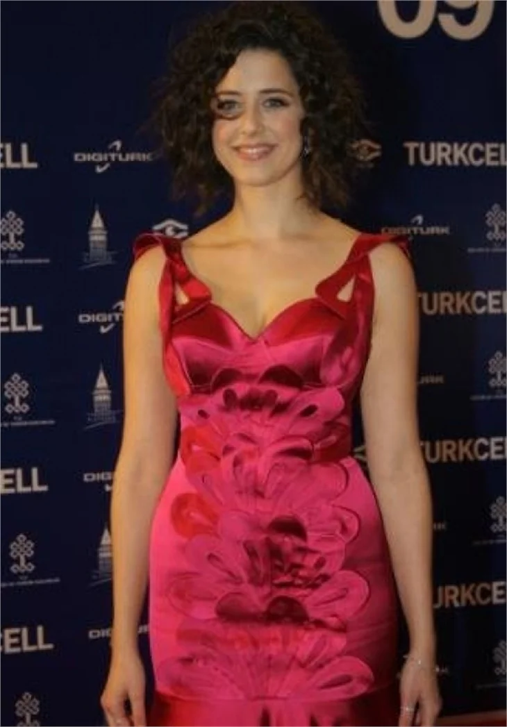 Alican Yücesoy ile Melis Birkan ilk kez görüntülendiler