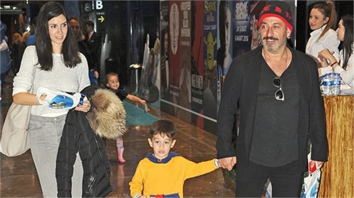 Cem Yılmaz, eski eşi Ahu Yağtu ve oğlu Kemal'le buluştu