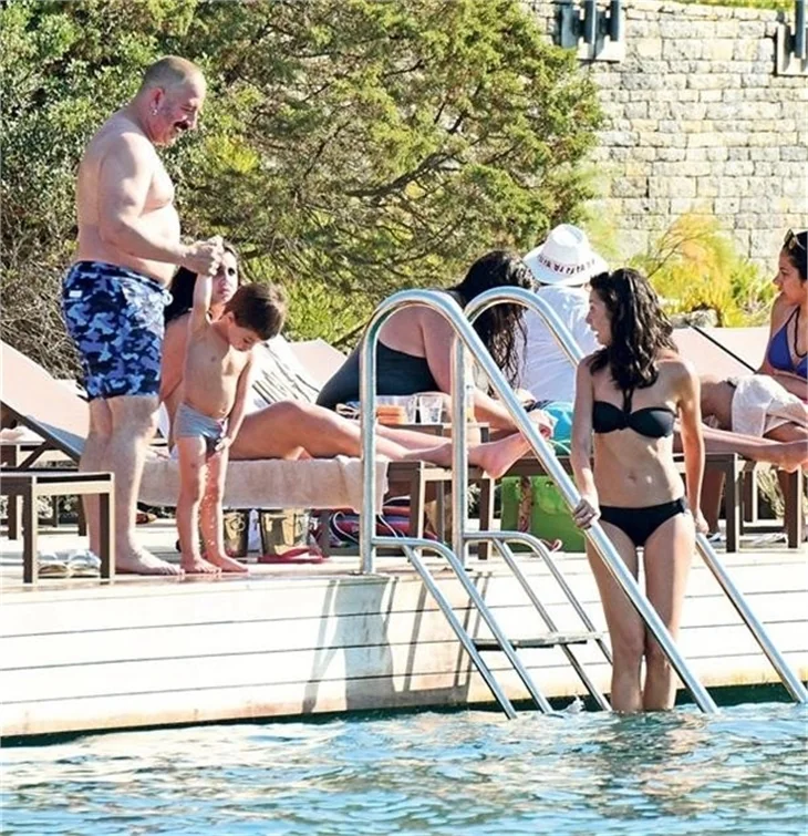 Cem Yılmaz, eski eşi Ahu Yağtu ve oğlu Kemal'le buluştu