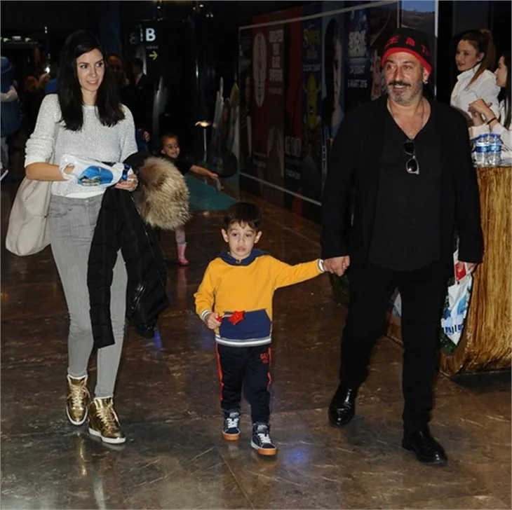 Cem Yılmaz, eski eşi Ahu Yağtu ve oğlu Kemal'le buluştu