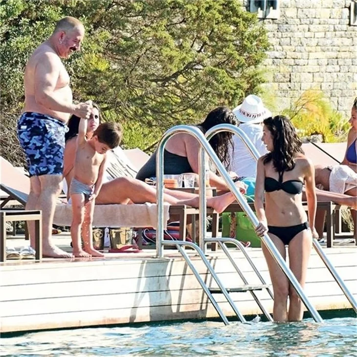 Cem Yılmaz, eski eşi Ahu Yağtu ve oğlu Kemal'le buluştu