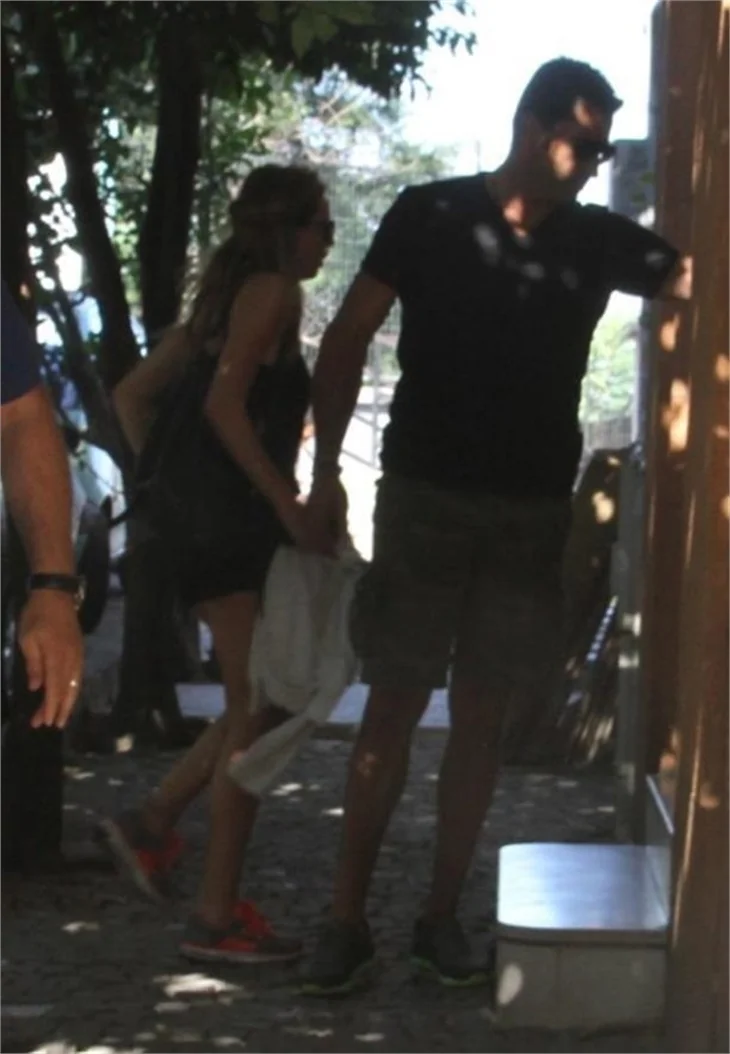 Kenan İmirzalıoğlu cipini Sinem Kobal'a tahsis etti!
