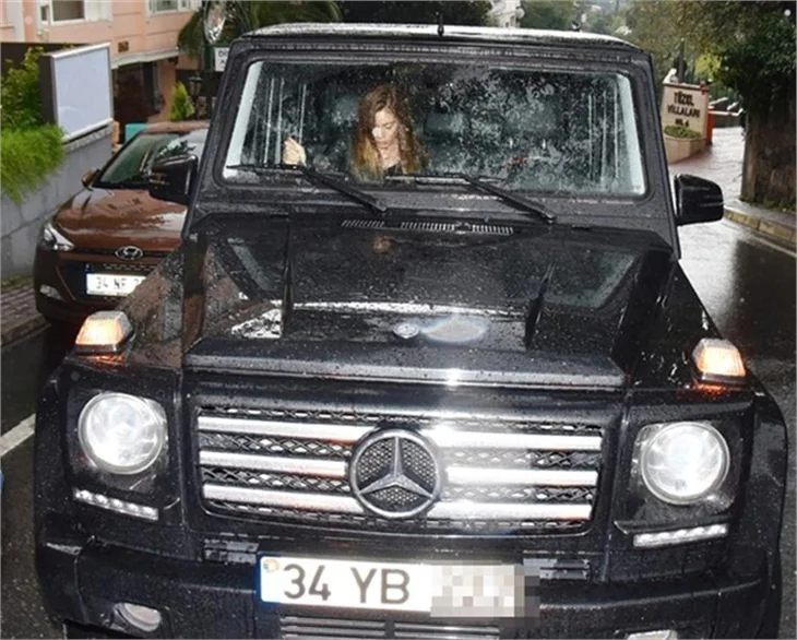 Kenan İmirzalıoğlu cipini Sinem Kobal'a tahsis etti!