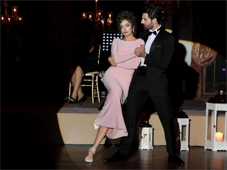 Kara Sevda'da dans sahnesine özel hazırlık!
