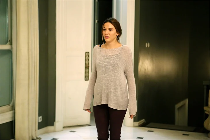 Paramparça, Romanya'da zirvede!