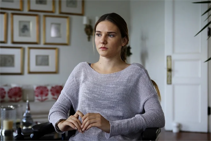Paramparça, Romanya'da zirvede!
