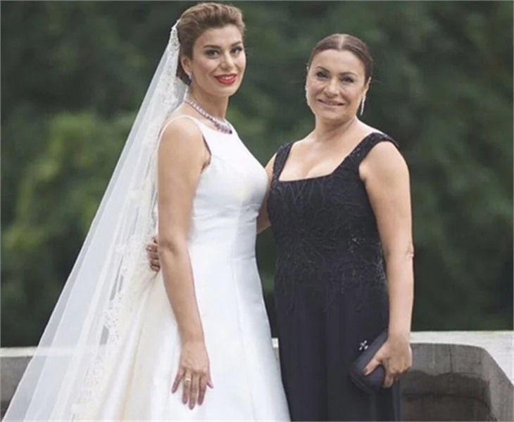 Ünlüler ve anneleri