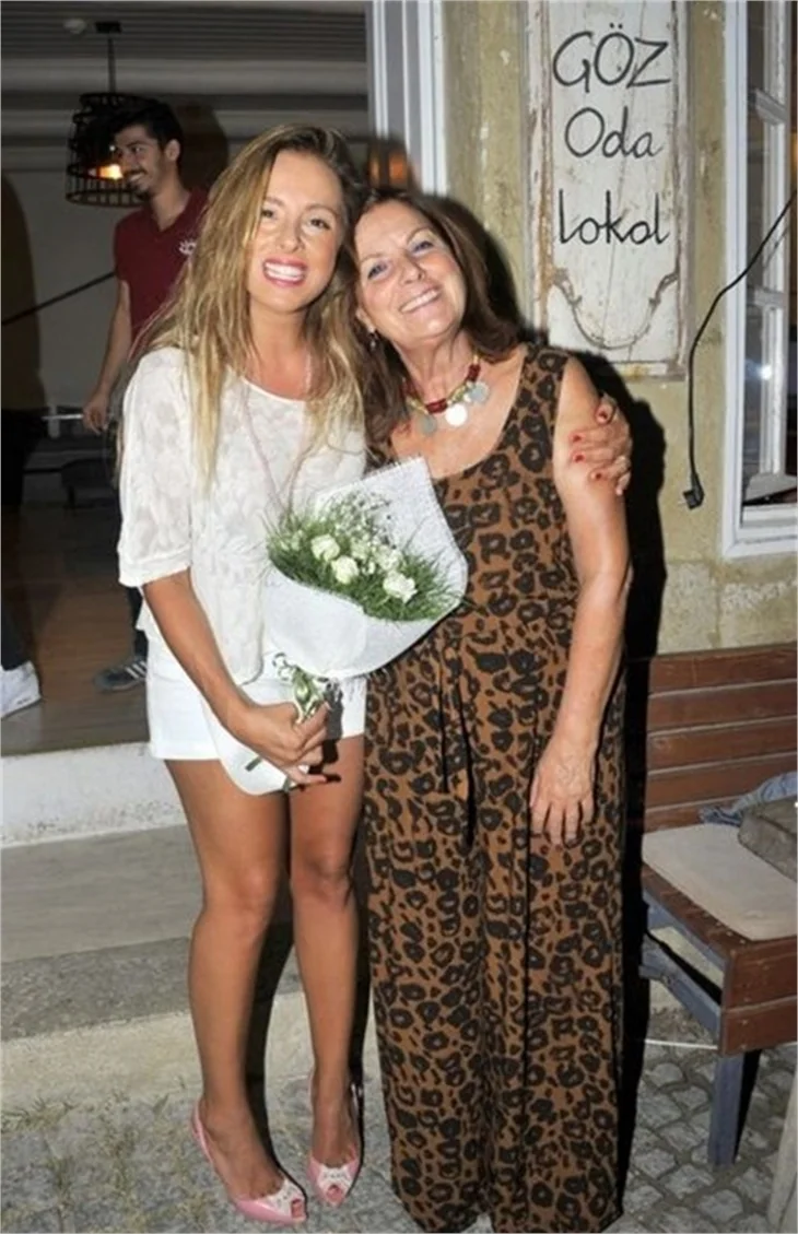 Ünlüler ve anneleri