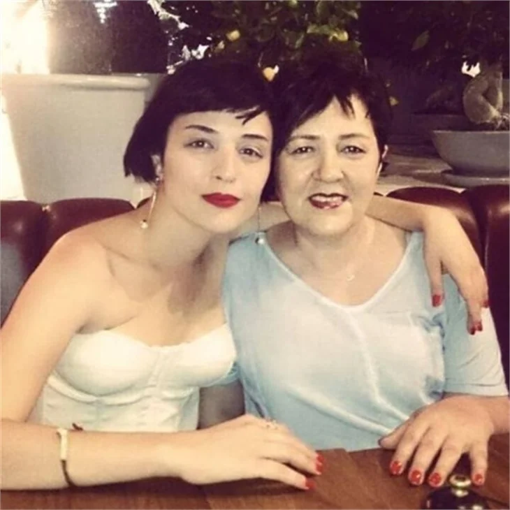 Ünlüler ve anneleri