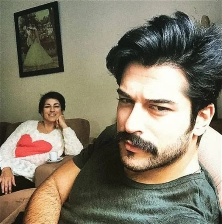 Ünlüler ve anneleri