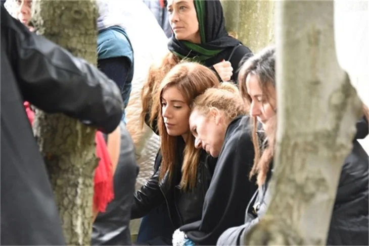 Kenan İmirzalıoğlu Sinem Kobal'ı acı gününde de yalnız bırakmadı