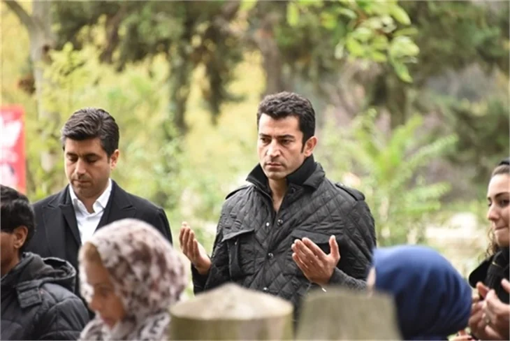 Kenan İmirzalıoğlu Sinem Kobal'ı acı gününde de yalnız bırakmadı