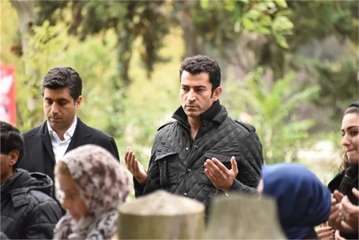 Kenan İmirzalıoğlu Sinem Kobal'ı acı gününde de yalnız bırakmadı