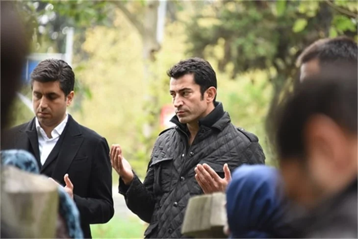Kenan İmirzalıoğlu Sinem Kobal'ı acı gününde de yalnız bırakmadı