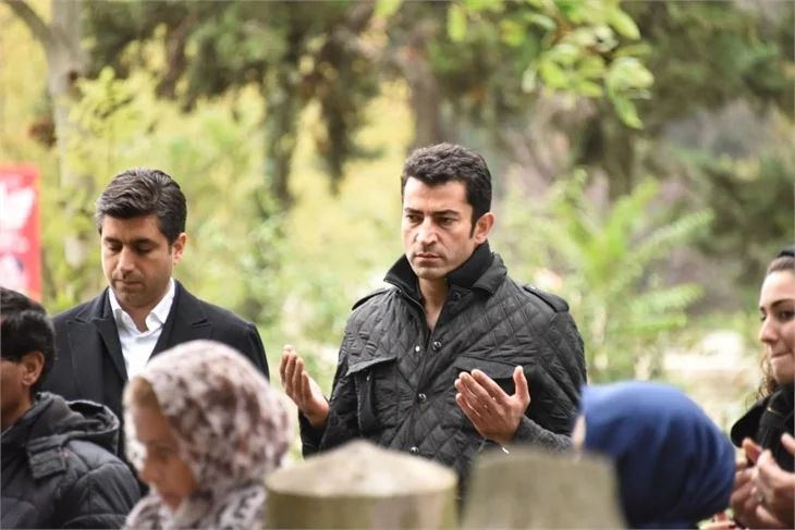 Kenan İmirzalıoğlu Sinem Kobal'ı acı gününde de yalnız bırakmadı
